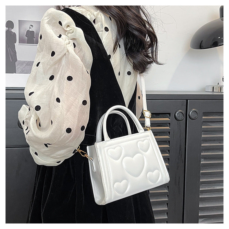 1pc Women’s Stylish Solid Color Handbag with Detachable Strap – Heart Pattern Design, Perfect for Valentine’s Day Gift, Available in Magenta, White, Black, Green, Yellow